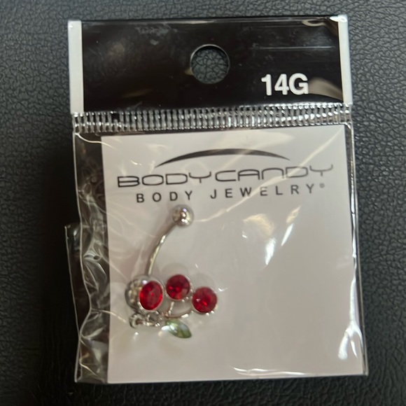 Body piercing - Picture 1 of 1